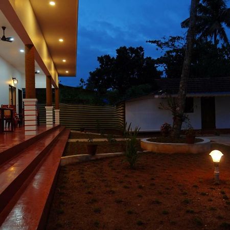 Marari Phoenix Beach Homestay Mararikulam Exteriör bild